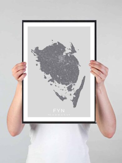 Fyn bykort i stilrent plakat design. Denne Fyn byplakat er med grå baggrund og viser Fyn kortet fra sin smukkeste side