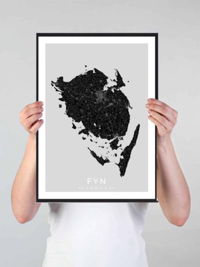 Fyn bykort i stilrent plakat design. Denne Fyn byplakat er med sort baggrund og viser Fyn kortet fra sin smukkeste side
