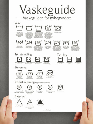 Hvid vaskeguide plakat med sort skrift og vaskesymboler