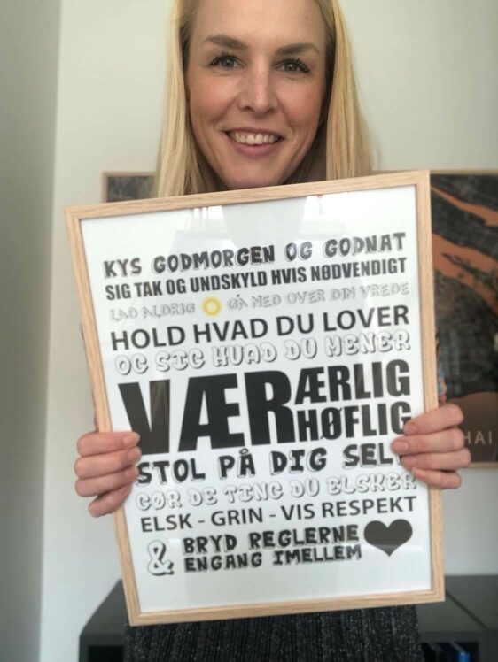 Husregel plakat med Kys godmorgen og godnat