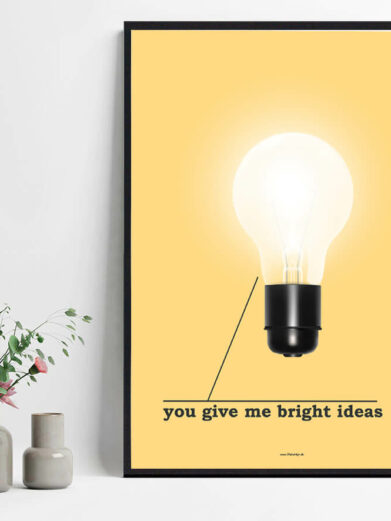 Home sweet home plakat: A bright lightbulb on yellow with 'you give me bright ideas' text in a black frame. Modern art.