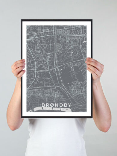 Brøndby bykort i stilrent plakat design. Denne Brøndby byplakat er med grå baggrund og viser Brøndby kortet fra sin smukkeste side