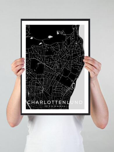 Charlottenlund bykort i stilrent plakat design. Denne Charlottenlund byplakat er med sort baggrund og viser Charlottenlund kortet fra sin smukkeste side