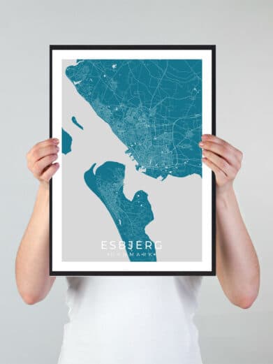 Esbjerg bykort i stilrent plakat design. Denne Esbjerg byplakat er med blå baggrund og viser Esbjerg kortet fra sin smukkeste side