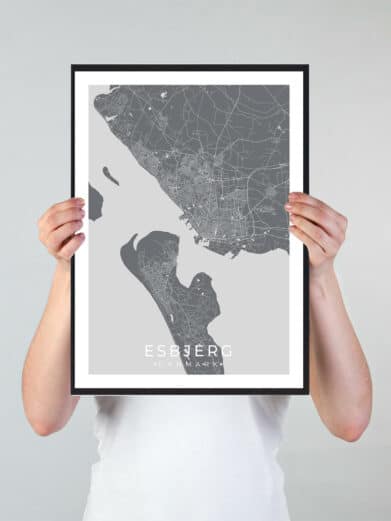 Esbjerg bykort i stilrent plakat design. Denne Esbjerg byplakat er med grå baggrund og viser Esbjerg kortet fra sin smukkeste side