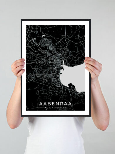 Aabenraa bykort i stilrent plakat design. Denne Aabenraa byplakat er med sort baggrund og viser Aabenraa kortet fra sin smukkeste side
