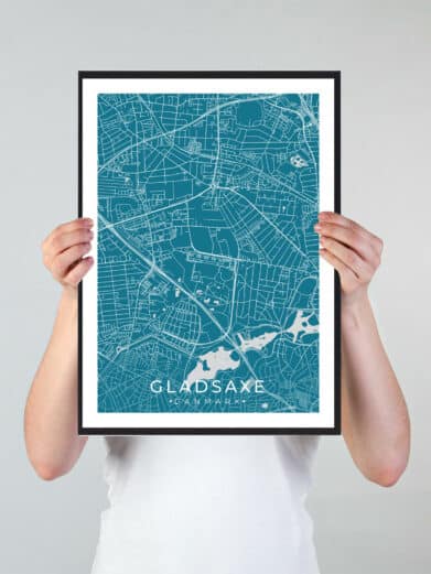 Gladsaxe bykort i stilrent plakat design. Denne Gladsaxe byplakat er med blå baggrund og viser Gladsaxe kortet fra sin smukkeste side