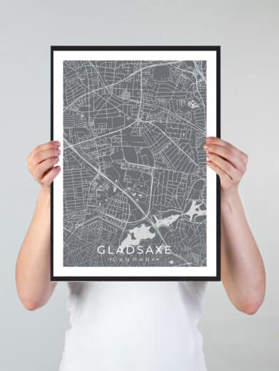 Gladsaxe bykort i stilrent plakat design. Denne Gladsaxe byplakat er med grå baggrund og viser Gladsaxe kortet fra sin smukkeste side