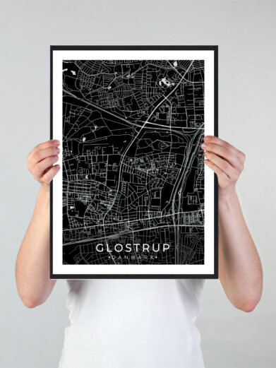 Glostrup bykort i stilrent plakat design. Denne Glostrup byplakat er med sort baggrund og viser Glostrup kortet fra sin smukkeste side