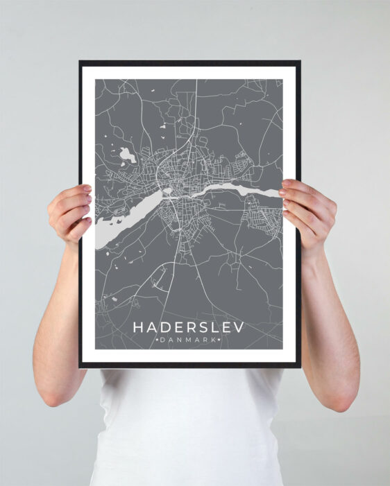 Haderslev bykort i stilrent plakat design. Denne Haderslev byplakat er med grå baggrund og viser Haderslev kortet fra sin smukkeste side