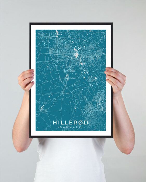 Hillerød bykort i stilrent plakat design. Denne Hillerød byplakat er med blå baggrund og viser Hillerød kortet fra sin smukkeste side