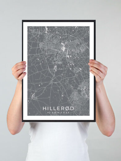 Hillerød bykort i stilrent plakat design. Denne Hillerød byplakat er med grå baggrund og viser Hillerød kortet fra sin smukkeste side