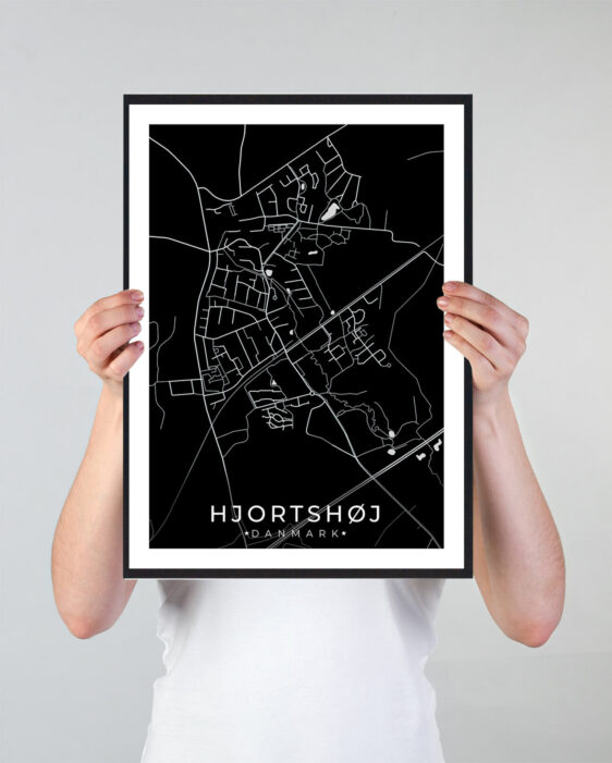 Hjortshøj bykort i stilrent plakat design. Denne Hjortshøj byplakat er med sort baggrund og viser Hjortshøj kortet fra sin smukkeste side