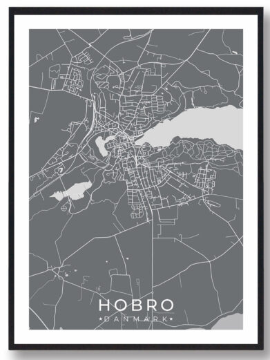 Hobro bykort i stilrent plakat design. Denne Hobro byplakat er med grå baggrund og viser Hobro kortet fra sin smukkeste side