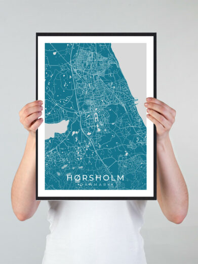 Hørsholm bykort i stilrent plakat design. Denne Hørsholm byplakat er med blå baggrund og viser Hørsholm kortet fra sin smukkeste side