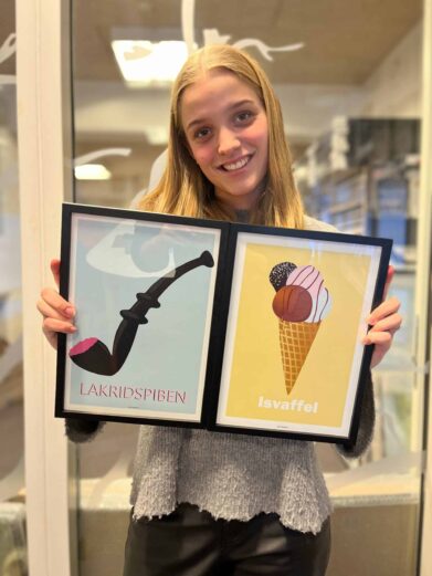 Lakridspibe plakat og is plakat. Nyt design på vores blå lakridspibeplakat