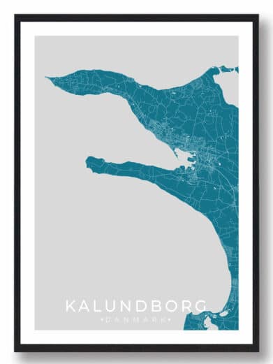 Kalundborg bykort i stilrent plakat design. Denne Kalundborg byplakat er med blå baggrund og viser Kalundborg kortet fra sin smukkeste side