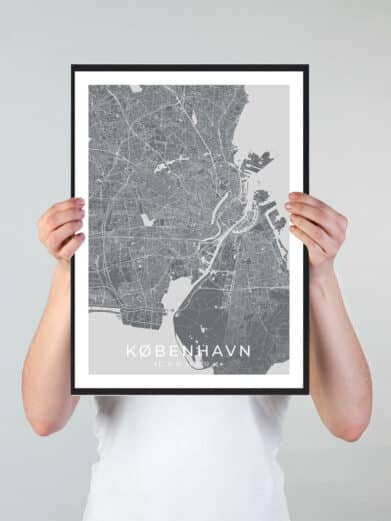 København bykort i stilrent plakat design. Denne København byplakat er med grå baggrund og viser København kortet fra sin smukkeste side