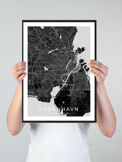 København bykort i stilrent plakat design. Denne København byplakat er med sort baggrund og viser København kortet fra sin smukkeste side