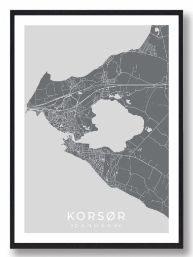 Korsør bykort i stilrent plakat design. Denne Korsør byplakat er med grå baggrund og viser Korsør kortet fra sin smukkeste side