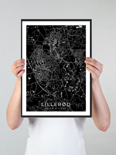 Lillerød bykort i stilrent plakat design. Denne Lillerød byplakat er med sort baggrund og viser Lillerød kortet fra sin smukkeste side