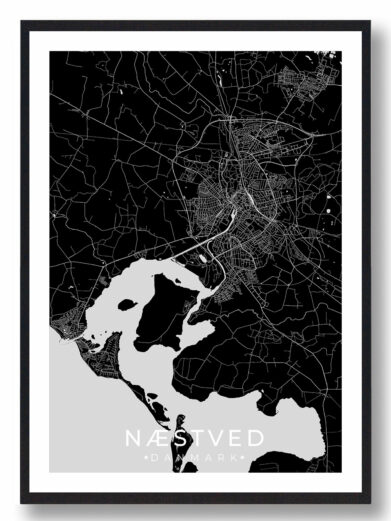 Næstved bykort i stilrent plakat design. Denne Næstved byplakat er med sort baggrund og viser Næstved kortet fra sin smukkeste side