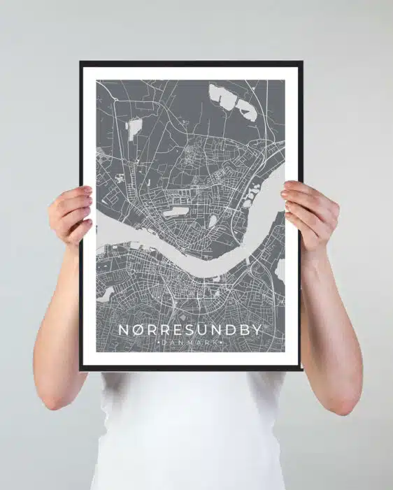 Nørresundby bykort i stilrent plakat design. Denne Nørresundby byplakat er med grå baggrund og viser Nørresundby kortet fra sin smukkeste side