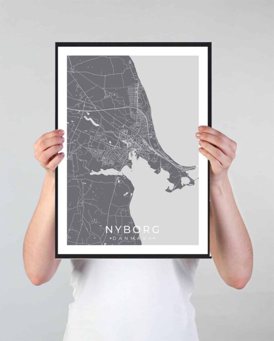Nyborg bykort i stilrent plakat design. Denne Nyborg byplakat er med grå baggrund og viser Nyborg kortet fra sin smukkeste side