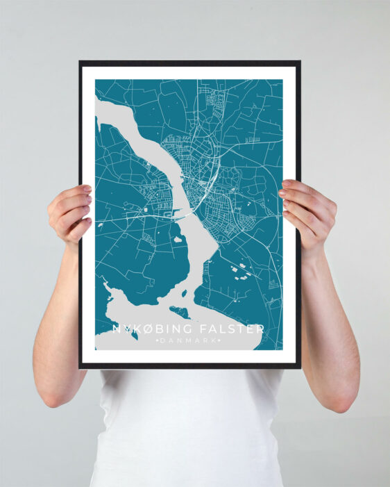 Nykøbing Falster bykort i stilrent plakat design. Denne Nykøbing Falster byplakat er med blå baggrund og viser Nykøbing Falster kortet fra sin smukkeste side