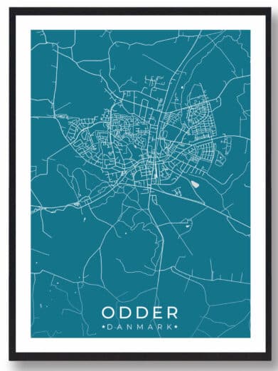 Odder bykort i stilrent plakat design. Denne Odder byplakat er med blå baggrund og viser Odder kortet fra sin smukkeste side