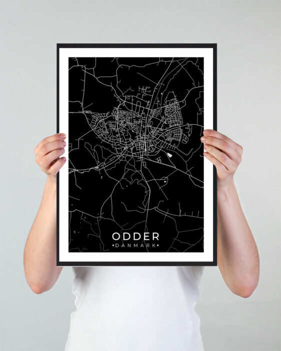 Odder bykort i stilrent plakat design. Denne Odder byplakat er med sort baggrund og viser Odder kortet fra sin smukkeste side