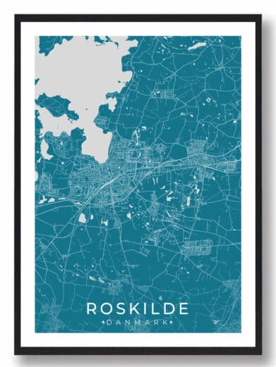 Roskilde bykort i stilrent plakat design. Denne Roskilde byplakat er med blå baggrund og viser Roskilde kortet fra sin smukkeste side