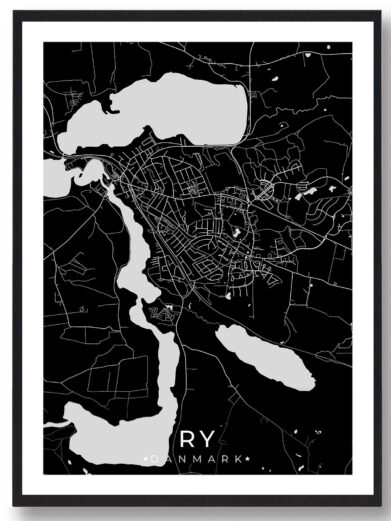 Ry bykort i stilrent plakat design. Denne Ry byplakat er med sort baggrund og viser Ry kortet fra sin smukkeste side