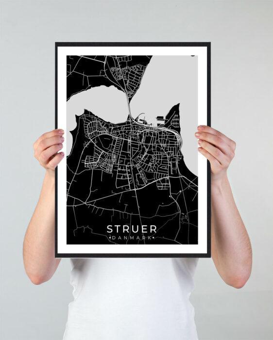 Struer bykort i stilrent plakat design. Denne Struer byplakat er med sort baggrund og viser Struer kortet fra sin smukkeste side