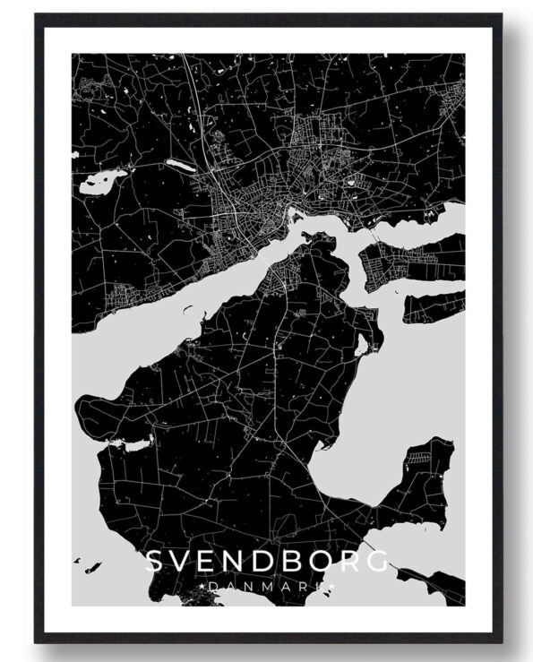 Svendborg bykort i stilrent plakat design. Denne Svendborg byplakat er med sort baggrund og viser Svendborg kortet fra sin smukkeste side