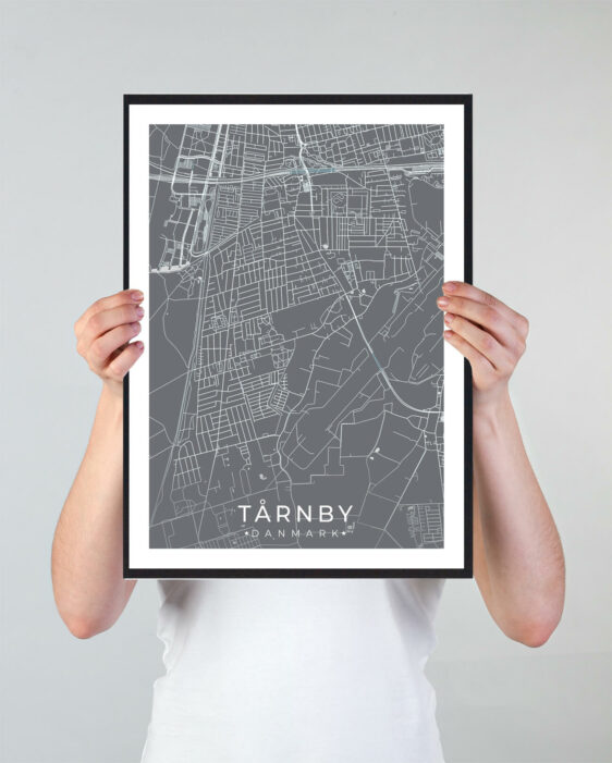 Tårnby bykort i stilrent plakat design. Denne Tårnby byplakat er med grå baggrund og viser Tårnby kortet fra sin smukkeste side