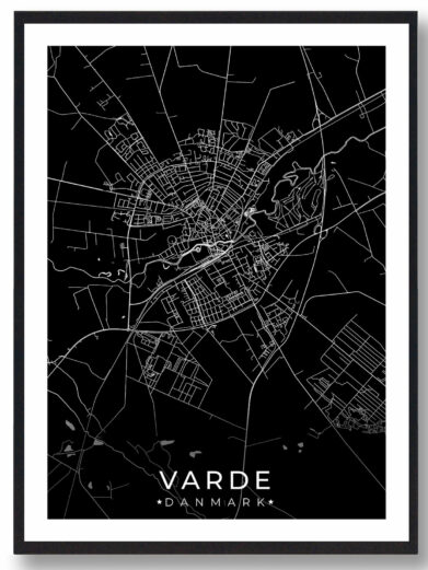 Varde bykort i stilrent plakat design. Denne Varde byplakat er med sort baggrund og viser Varde kortet fra sin smukkeste side