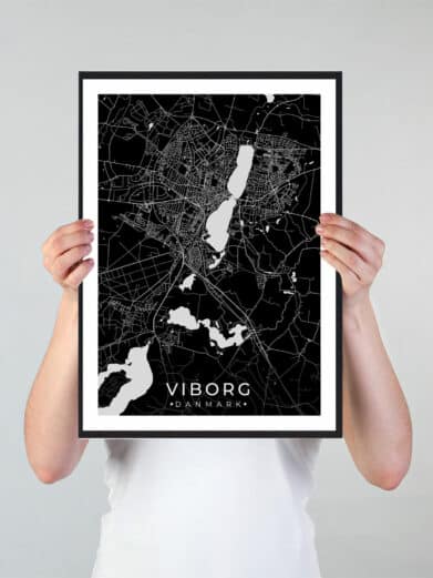 Viborg bykort i stilrent plakat design. Denne Viborg byplakat er med sort baggrund og viser Viborg kortet fra sin smukkeste side