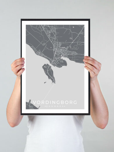 Vordingborg bykort i stilrent plakat design. Denne Vordingborg byplakat er med grå baggrund og viser Vordingborg kortet fra sin smukkeste side