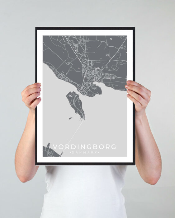 Vordingborg bykort i stilrent plakat design. Denne Vordingborg byplakat er med grå baggrund og viser Vordingborg kortet fra sin smukkeste side