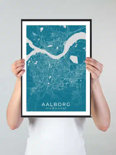 Aalborg bykort i stilrent plakat design. Denne Aalborg byplakat er med blå baggrund og viser Aalborg kortet fra sin smukkeste side