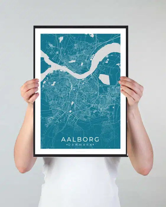 Aalborg bykort i stilrent plakat design. Denne Aalborg byplakat er med blå baggrund og viser Aalborg kortet fra sin smukkeste side