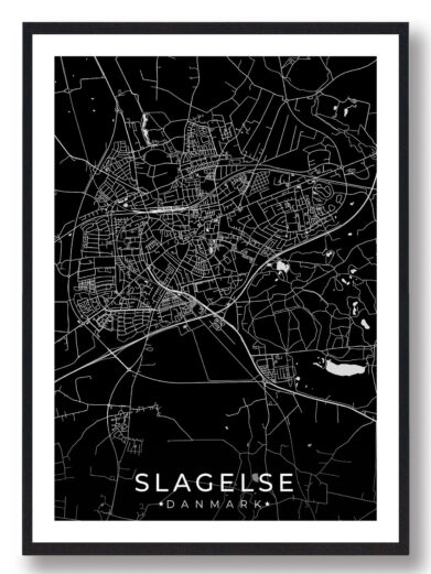 Slagelse bykort i stilrent plakat design. Denne Slagelse byplakat er med sort baggrund og viser Slagelse kortet fra sin smukkeste side