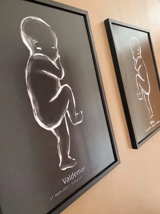 1:1 fødselsskite plakat med sort baggrund. Design selv din egen 1:1 fødselsplakat