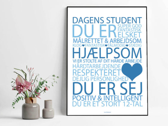 Studenterplakat fyldt med citater med blå skrift på hvid baggrund. Perfekt som gave til studenten