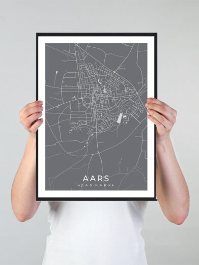 Aars bykort i stilrent plakat design. Denne Aars byplakat er med grå baggrund og viser Aars kortet fra sin smukkeste side