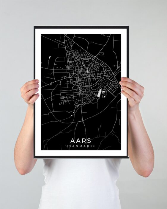 Aars bykort i stilrent plakat design. Denne Aars byplakat er med sort baggrund og viser Aars kortet fra sin smukkeste side