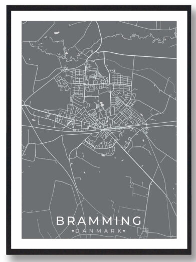 Bramming bykort i stilrent plakat design. Denne Bramming byplakat er med grå baggrund og viser Bramming kortet fra sin smukkeste side