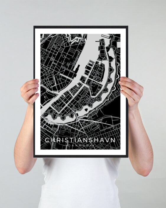 Christianshavn bykort i stilrent plakat design. Denne Christianshavn byplakat er med sort baggrund og viser Christianshavn kortet fra sin smukkeste side
