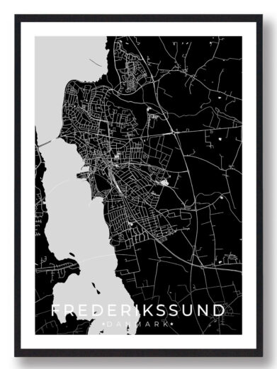 Frederikssund bykort i stilrent plakat design. Denne Frederikssund byplakat er med sort baggrund og viser Frederikssund kortet fra sin smukkeste side